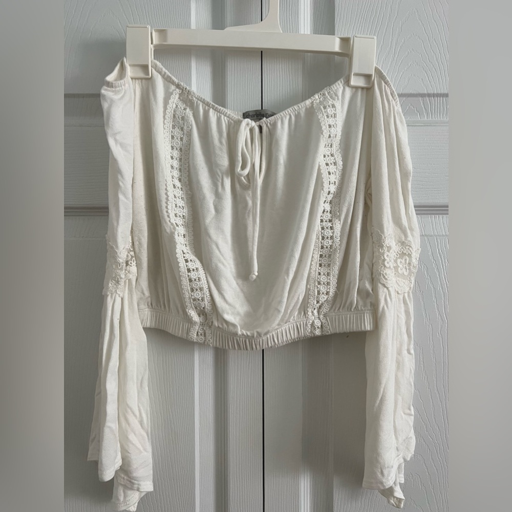 Charlotte Russe white/cream cropped bell long-sleeve size medium